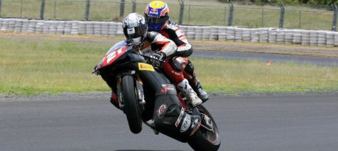 Webber en la moto de Troy Bayliss