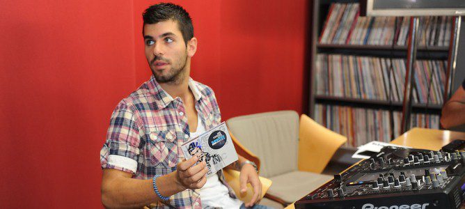 Jaime Alguersuari en la presentación de su disco