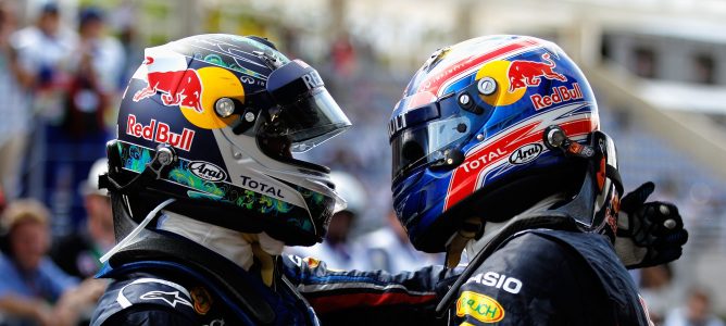 Mark Webber y Sebastian Vettel se abrazan en Brasil