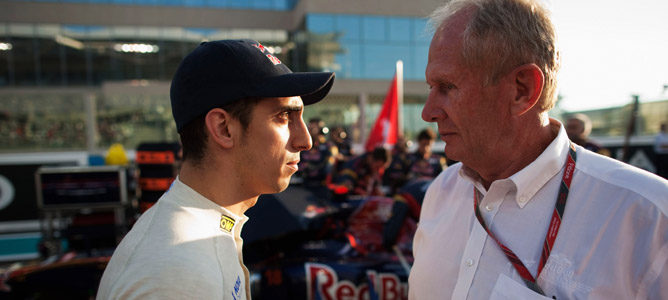 Sébastien Buemi y Helmut Marko en Abu Dabi 2011