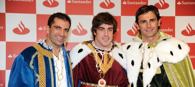 Marc Gené, Fernando Alonso y Pedro de la Rosa vestido de Reyes Magos en acto del Banco Santander