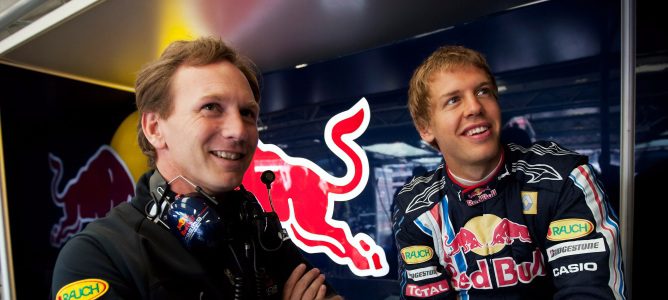 Horner y Vettel en el box de Red Bull