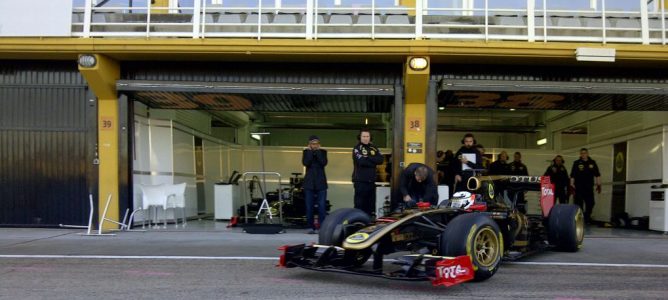Kimi Räikönen retoma el contacto con la F1 subido a un Lotus R30