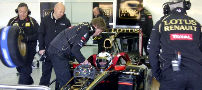 Kimi Räikönen retoma el contacto con la F1 subido a un Lotus R30