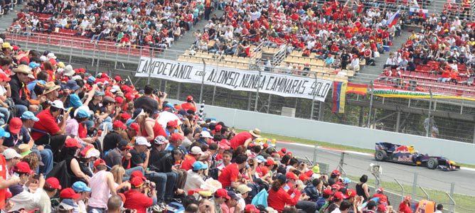 Las gradas de Montmeló repletas de aficionados en el GP de España