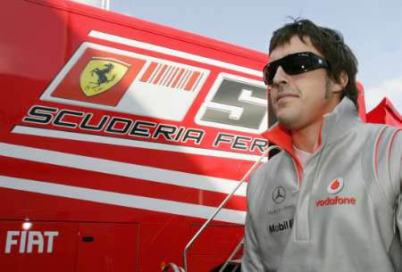 Nuevos rumores sobre la marcha de Alonso a Ferrari para 2009