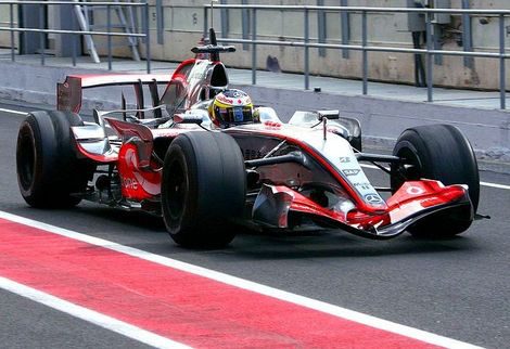 Día 1 en Barcelona: Massa pasa por encima de todos