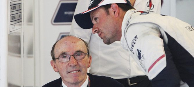 Rubens Barrichello con Frank Williams en el box de Williams