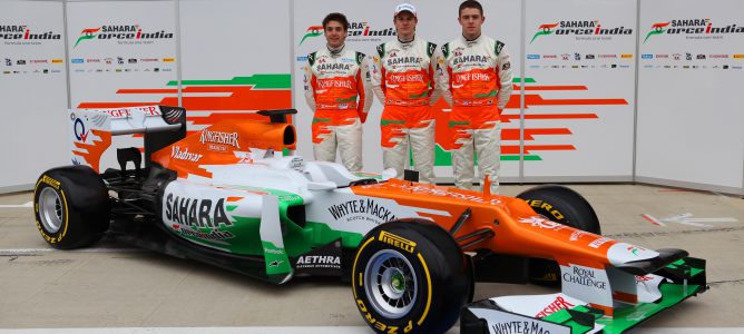 Los pilotos en la presentación del VJM05