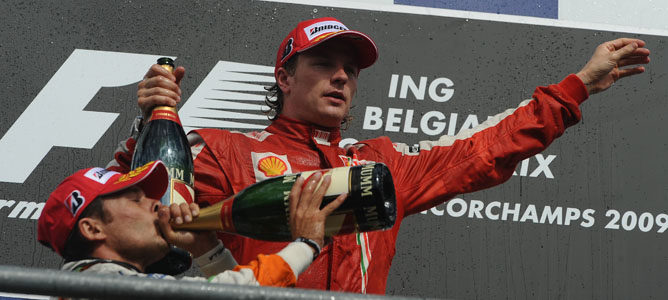 Kimi en el podio de Spa