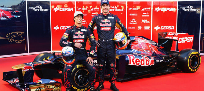 Daniel Ricciardo, Jean-Eric Vergne y el STR7