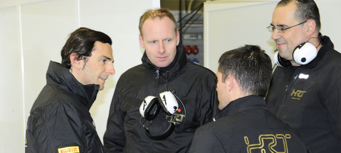 Pedro con sus ingenieros en Jerez