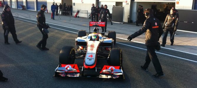 Lewis Hamilton con el MP4-27