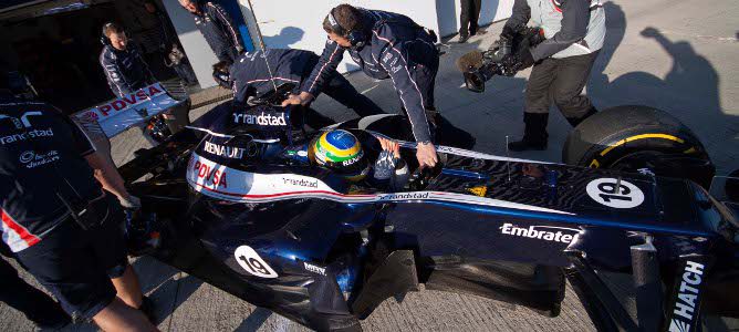 Bruno Senna entrando al box en Jerez