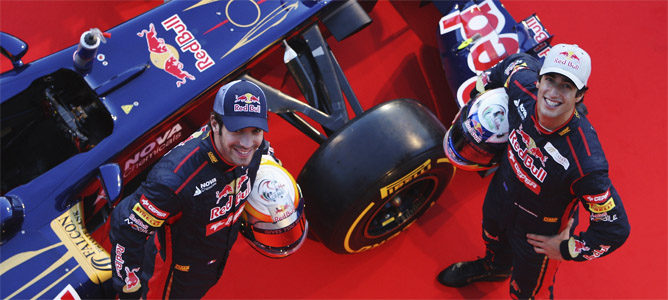 Vergne y Ricciardo en la presentacion del STR7