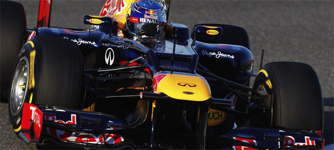 Vettel rueda en el RB8