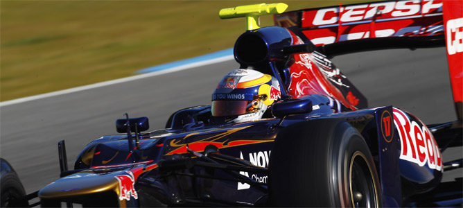 Vergne rueda con el Toro Rosso