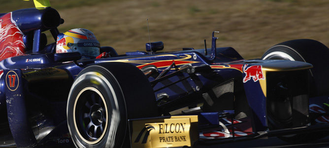 Vergne rueda en Barcelona con el Toro Rosso
