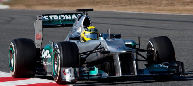 Nico Rosberg con el W03 en el circuito de Barcelona