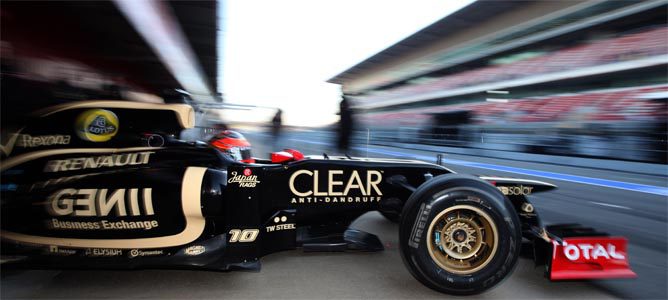 Grosjean sale de boxes con el E20