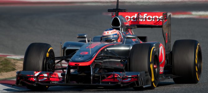 Jenson Button marca el mejor tiempo en la primera mañana de test en Barcelona