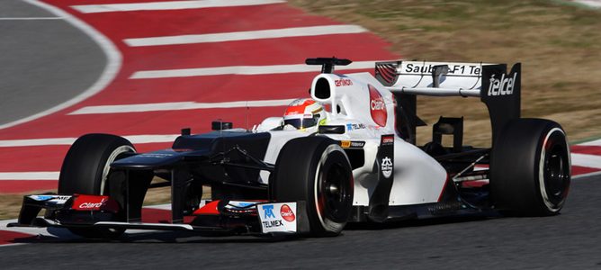 Sergio Pérez manda en la jornada matinal del sábado en los test de Montmeló