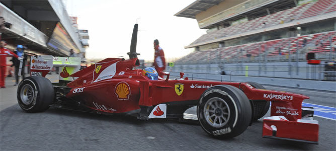 Fernando sale a pista con parafina en el alerón de su F2012