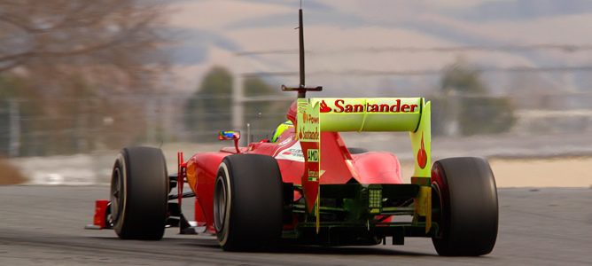 Fernando Alonso rodando con mucha parafina