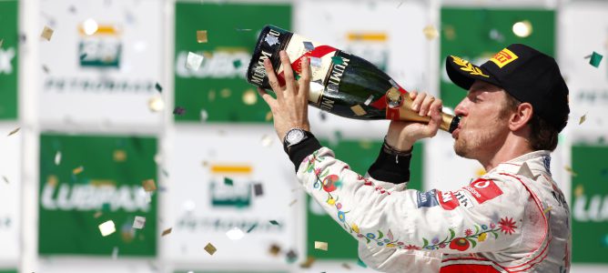 Button en el podio de Brasil