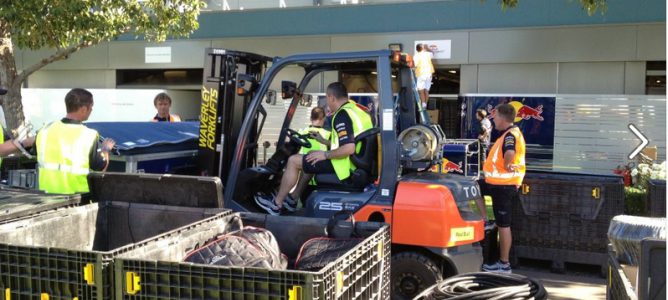 Los equipos de la F1 ya se preparan en Australia