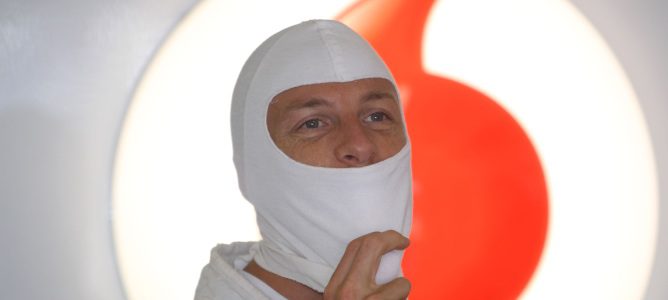 Button en el box de McLaren