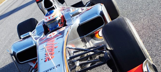 Hamilton saliendo del box de McLaren