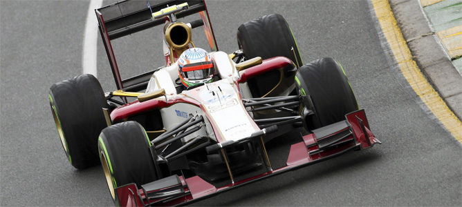 Narain rueda con el F112 en Australia