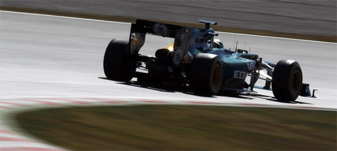 Kovalainen rueda con el Caterham