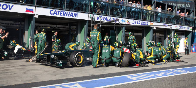 Parada en boxes de Kovalainen en Australia 2012