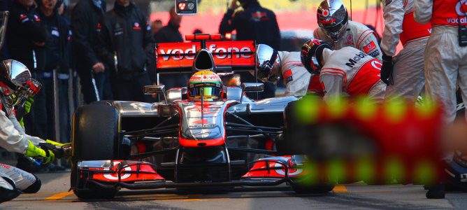 Lewis Hamilton realiza un pit stop durante el GP de Australia
