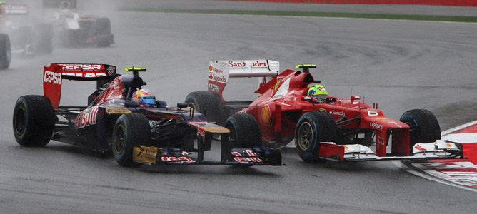 Un Toro Rosso sobre el asfalto de Sepang