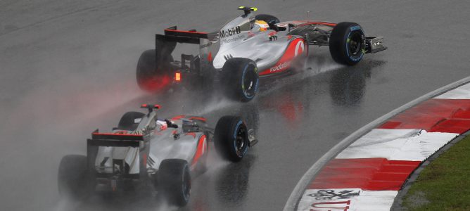 Button y Hamilton en Malasia