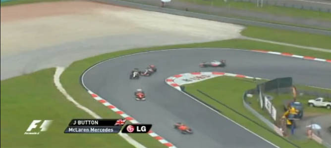 La maniobra entre Button y Karthikeyan