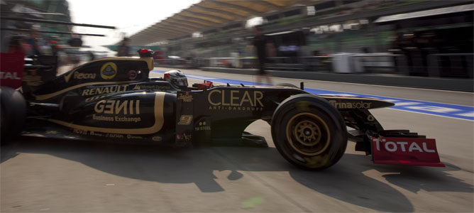 Kimi sale a pista con el monoplaza de Lotus F1 Team