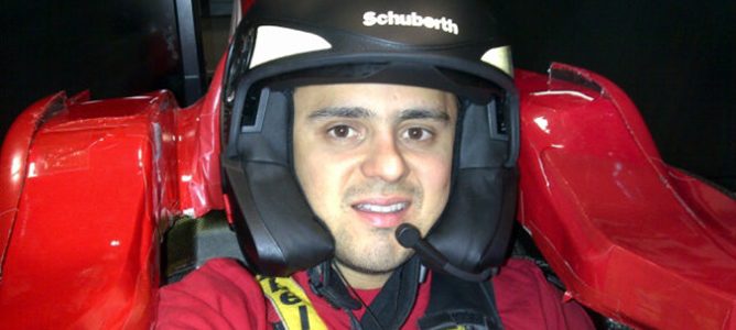 Felipe Massa con en el simulador de Ferrari
