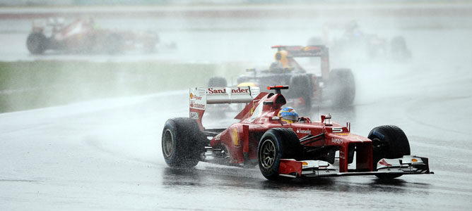 La victoria sobre la lluvia en Sepang le hizo superar a Stewart