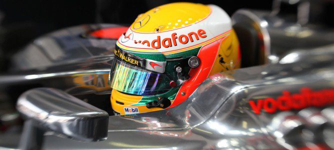 Lewis Hamilton concentrado dentro de su MP4-27
