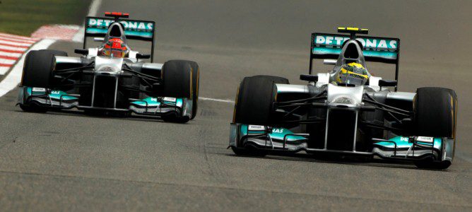 Nico Rosberg por delante de Michael Schumacher, que no ha podido finalizar la carrera