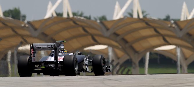 Bruno Senna rueda con el FW34