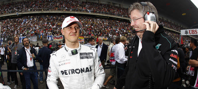 Michael Schumacher y Ross Brawn en la parrilla de China 2012