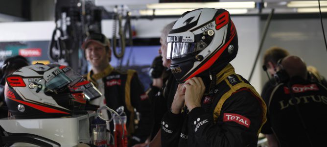 Kimi Räikkönen en el box de Lotus