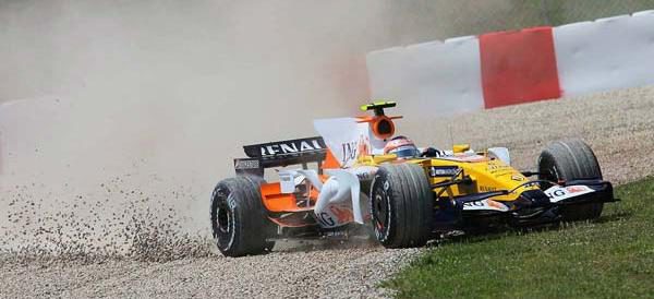 Piquet empieza a ser cuestionado en Renault