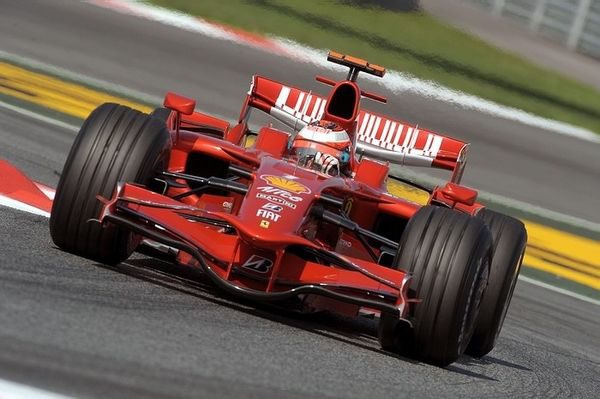 Raikkonen se recupera e impone su ley, Alonso noveno