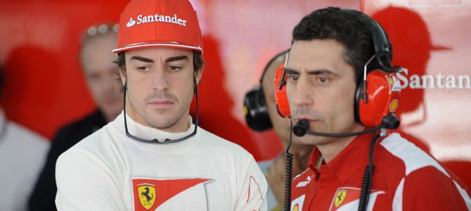 Fernando Alonso y Andrea Stella en Baréin 2012